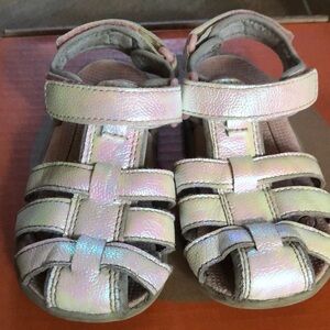 See Kai pink iridescent Runners